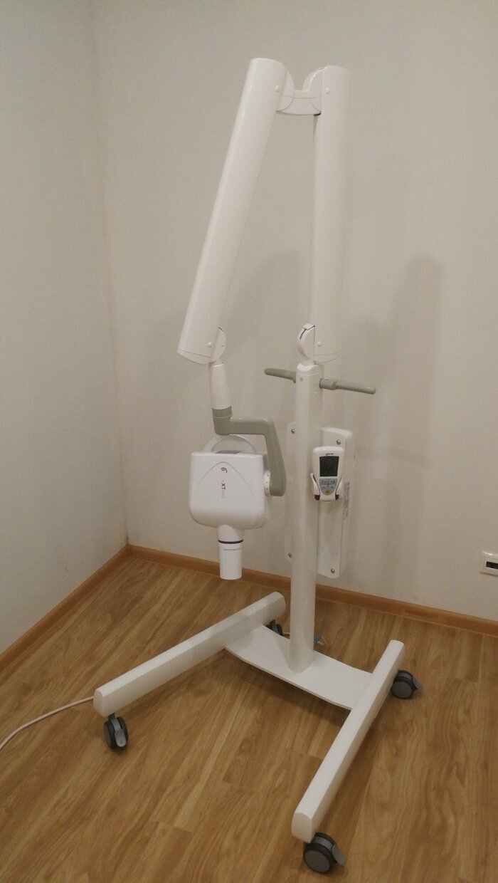 Дентальний рентген апарат MyRay RXDX (Cefla, Італія) на мобільному стенді, дистанційний пульт керування Zooble.com.ua