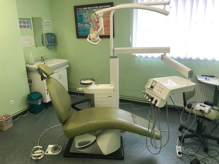 Продається б/в стоматологічна установка Diplomat DA 130 Zooble.com.ua