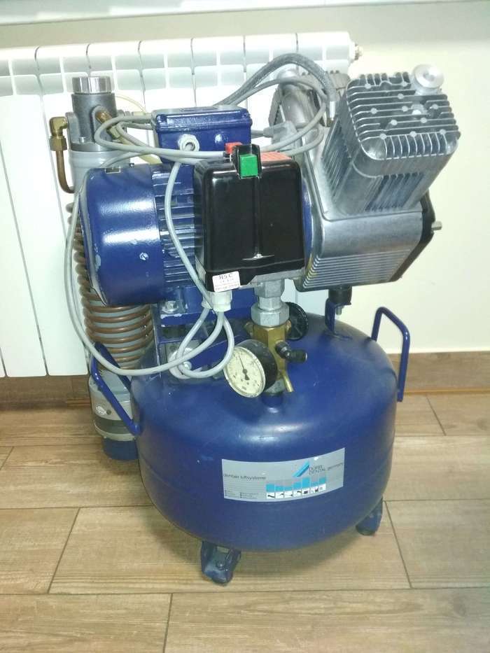 DURR DENTAL D 88-72, Б/У Компрессор в наличие. НЕ под заказ. Бочка 25 литров. Осушитель. Безмаслянный. 220 В Zooble.com.ua