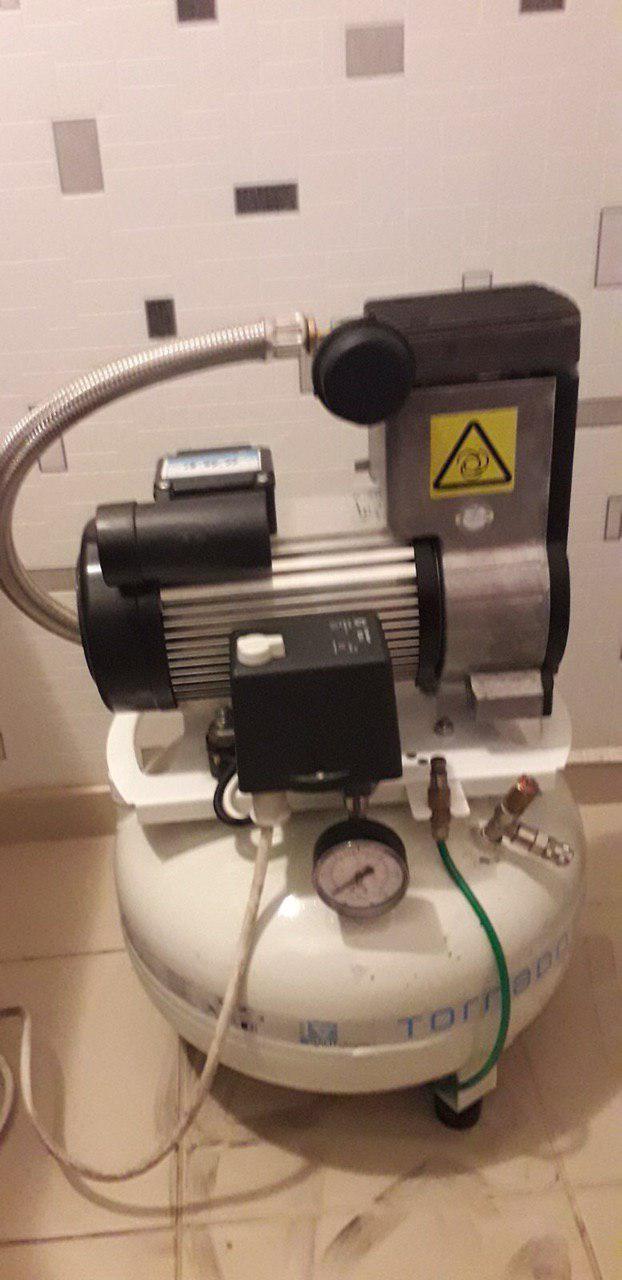 Durr dental tornado 70 безмасляний компресор в чудовому стані Zooble.com.ua