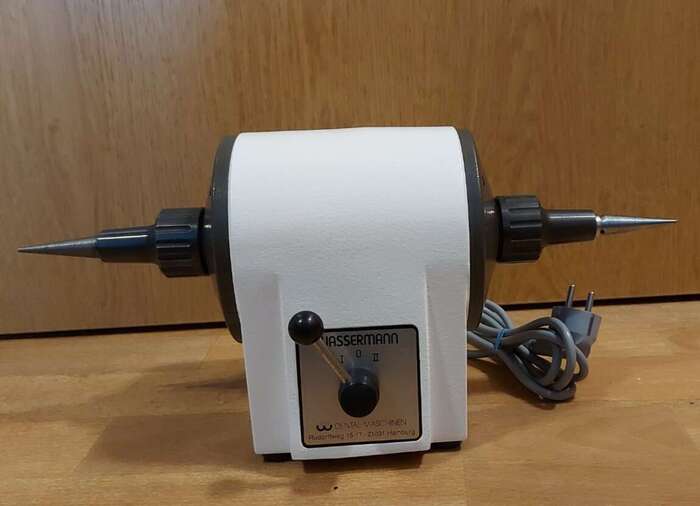 Двигундля полірувальних робіт wassermann,ідеальний стан , працює відмінно.Виробник-Німеччина .ціна 600€. . Zooble.com.ua