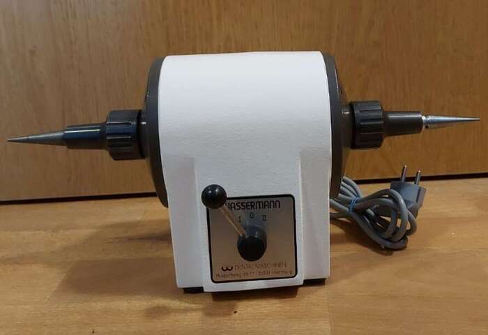 Двигундля полірувальних робіт wassermann,ідеальний стан , працює відмінно.Виробник-Німеччина .ціна 600€. . Zooble.com.ua