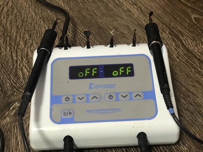 Електрошпатель зуботехнічний Denstar DS-11ON. Має дві ручки та 6 змінних насадок для роботи 2 зубних техніків одночасно Zooble.com.ua