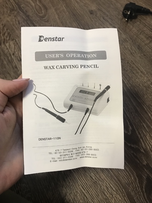 Електрошпатель зуботехнічний Denstar DS-11ON. Має дві ручки та 6 змінних насадок для роботи 2 зубних техніків одночасно Zooble.com.ua