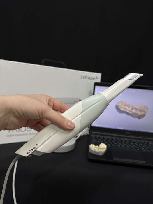 Інтраоральний сканер 3 Shape Trios 3 Провідний В комплекті насадки і калібровочний набір Стан - ідеальний Ціна - 6500€ Zooble.com.ua