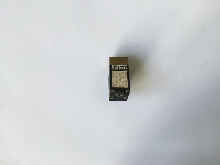 Клапан электромагнитный 24v 50 гц, входное и выходное отверстия М5 (Германия) Zooble.com.ua