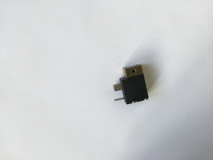 Клапан электромагнитный 24v 50 гц, входное и выходное отверстия М5 (Германия) Zooble.com.ua