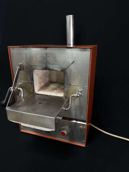 Компактна зуботехнічна муфельна піч Heraeus Hanau Combilabor CL-V Розмір камери (Г 15,5см; В 10см; Ш 13см) Ціна - 600€ Zooble.com.ua