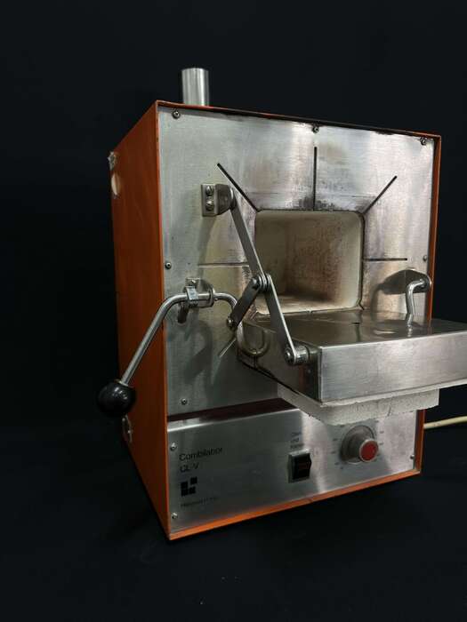 Компактна зуботехнічна муфельна піч Heraeus Hanau Combilabor CL-V Розмір камери (Г 15,5см; В 10см; Ш 13см) Ціна - 600€ Zooble.com.ua