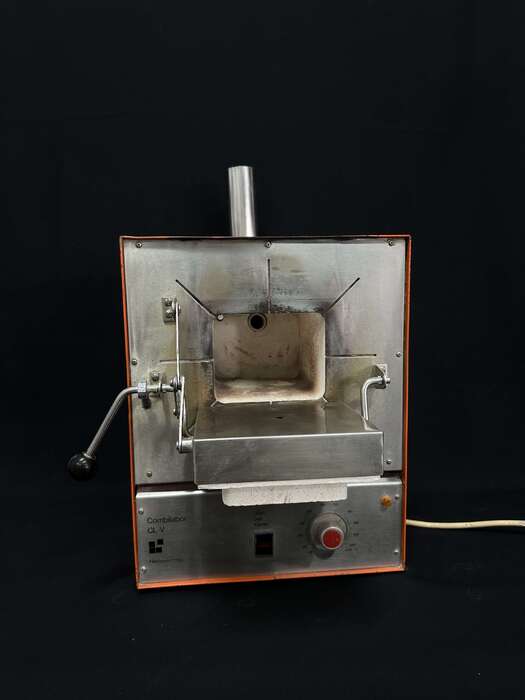 Компактна зуботехнічна муфельна піч Heraeus Hanau Combilabor CL-V Розмір камери (Г 15,5см; В 10см; Ш 13см) Ціна - 600€ Zooble.com.ua