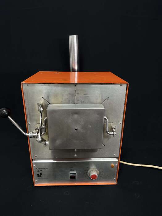 Компактна зуботехнічна муфельна піч Heraeus Hanau Combilabor CL-V Розмір камери (Г 15,5см; В 10см; Ш 13см) Ціна - 600€ Zooble.com.ua