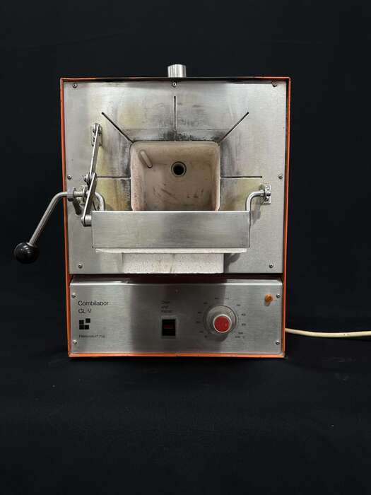 Компактна зуботехнічна муфельна піч Heraeus Hanau Combilabor CL-V Розмір камери (Г 15,5см; В 10см; Ш 13см) Ціна - 600€ Zooble.com.ua