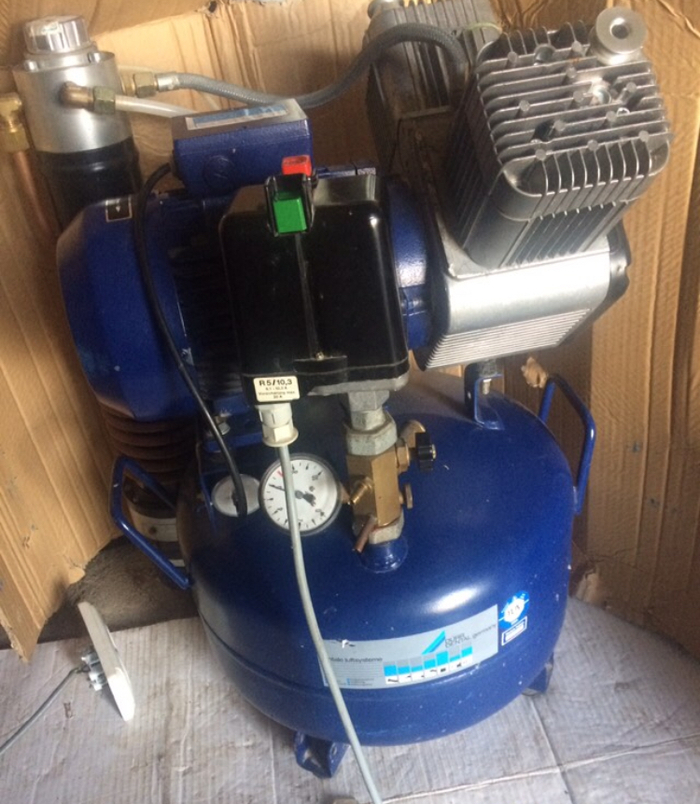 Компресор безмасляний з осушувачем Durr dental Germany Zooble.com.ua