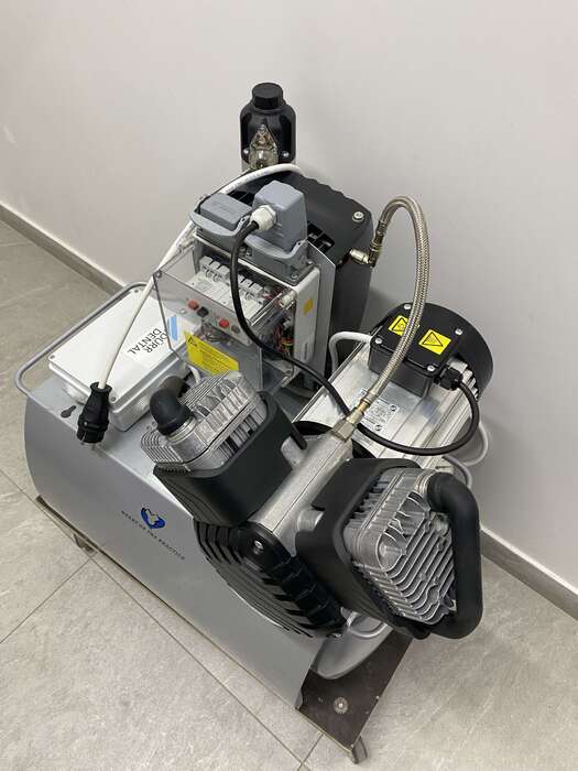 Компресор Durr Dental Duo- Tandem Циліндри - 2 Об єм бака - 50 л Підключення - 220В Ціна - 1600€ Zooble.com.ua