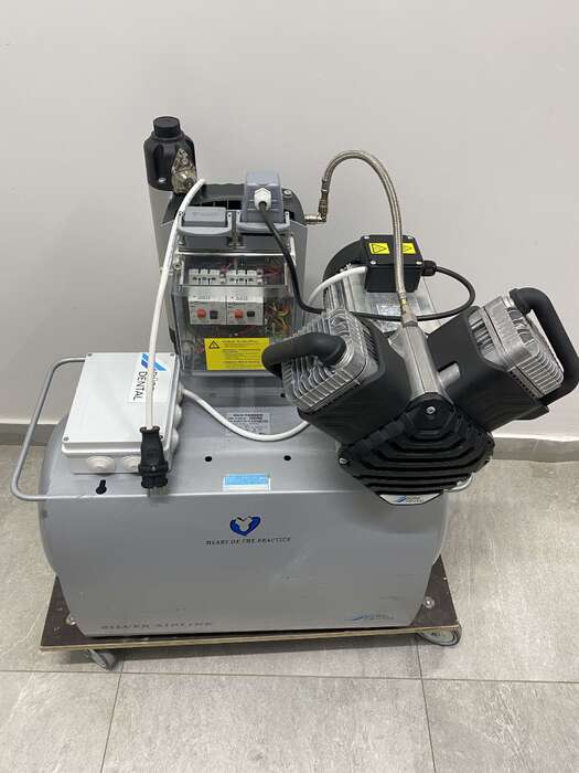 Компресор Durr Dental Duo- Tandem З мембранним осушувачем і радіатором охолодження Об єм бака - 50 л Підключення - 220 Zooble.com.ua