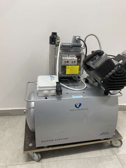 Компресор Durr Dental Duo- Tandem З мембранним осушувачем і радіатором охолодження Циліндри - 2 Об єм бака - 50 л Zooble.com.ua