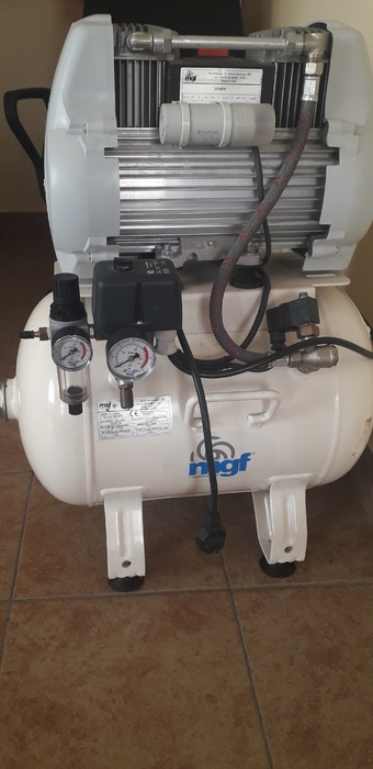 Компресор стоматологічний mgf 30л. в ідеальному стані, мало використовувався. Zooble.com.ua