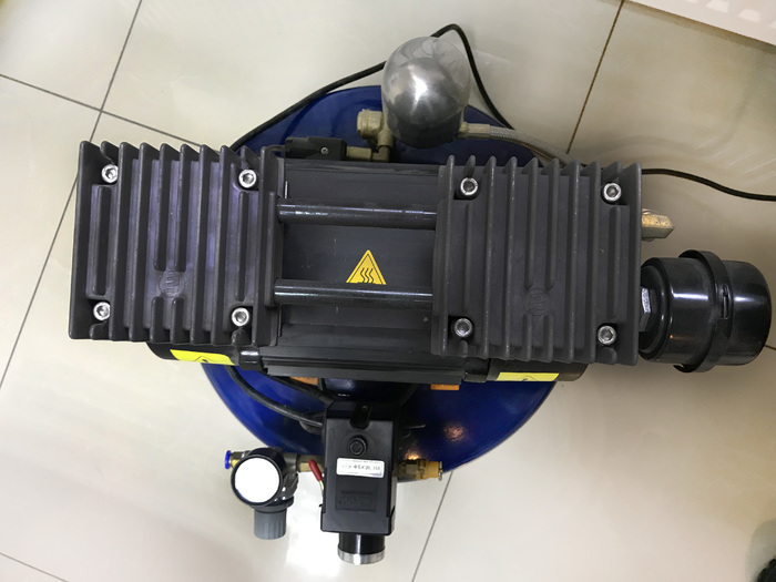 Компрессор стоматологический Biomed с ресивером и тумбой Zooble.com.ua