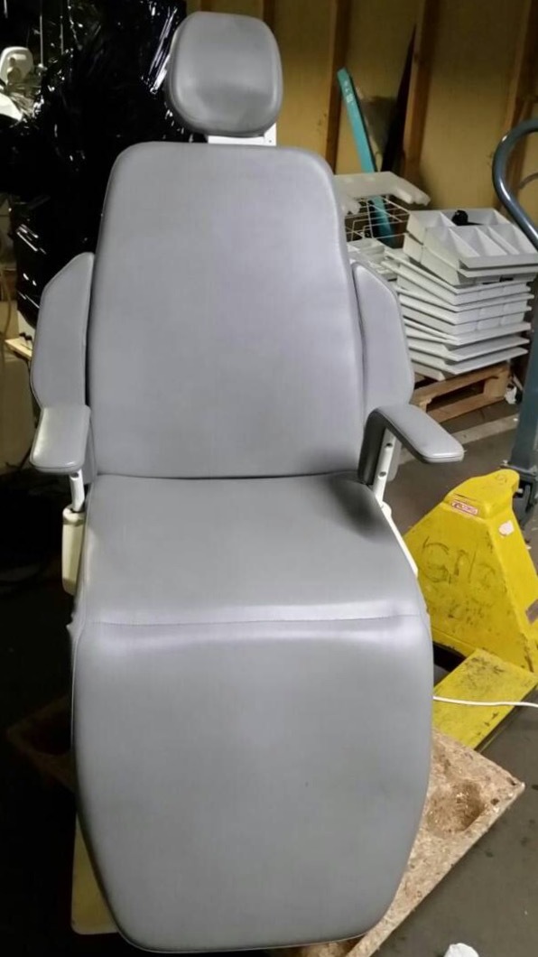 Крісло для оральної хірургії Can Can. В доброму стані. Детально по телефону Zooble.com.ua