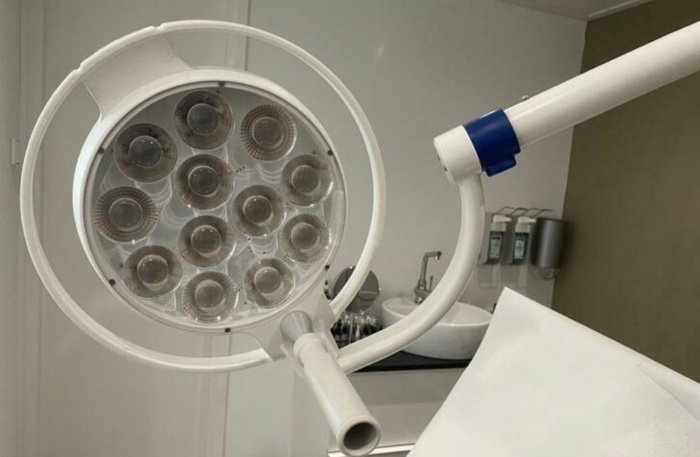 Лампа операційна стоматологічна LED 120.Ідеальний стан. Zooble.com.ua