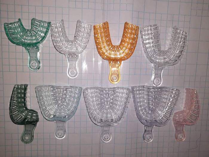 Ложки відбиткові стоматологічні перфоровані з пластмаси Zooble.com.ua