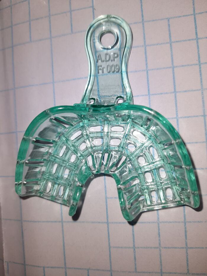 Ложки відбиткові стоматологічні перфоровані з пластмаси Zooble.com.ua