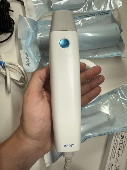 Medit i500 2022 року в чудовому стані та повному комплекті! Внутрішньоротовий стоматологічний сканер медіт, TG/Inst фото Zooble.com.ua