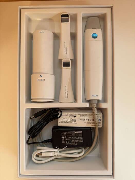 Medit i500 2020 року в робочому стані з дефектами!Внутрішньоротовий стоматологічний сканер медіт! TG/Inst фото та відео! Zooble.com.ua