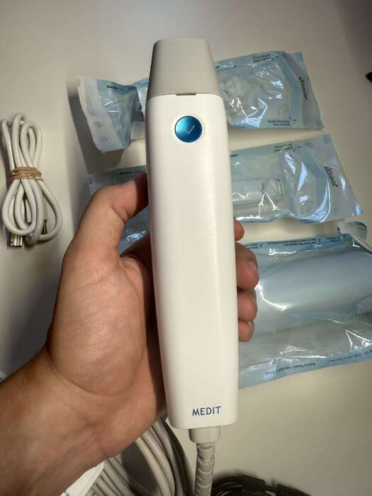 Medit i500 2022 року в хорошому стані та комплекті як на фото!Внутрішньоротовий стоматологічний сканер медіт, TG/Inst Zooble.com.ua