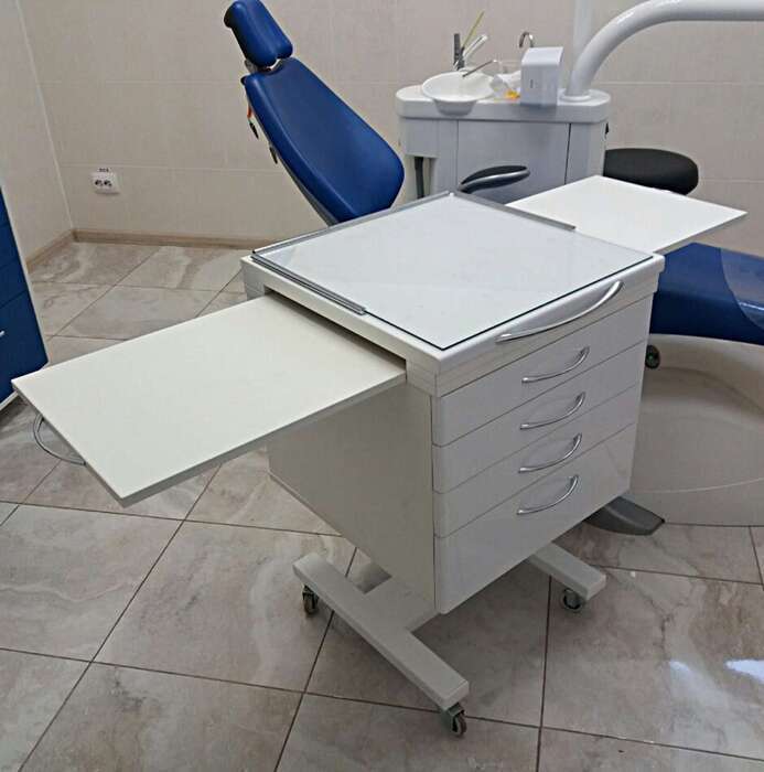 Медицинские столики с доводчикими. Широкий выбор стульев. Изготовим и укомплектуем по желанию заказчика.Разные расцветки Zooble.com.ua