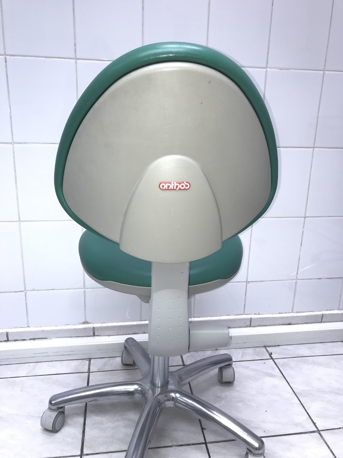 Медицинский стул врача Anthos Zooble.com.ua