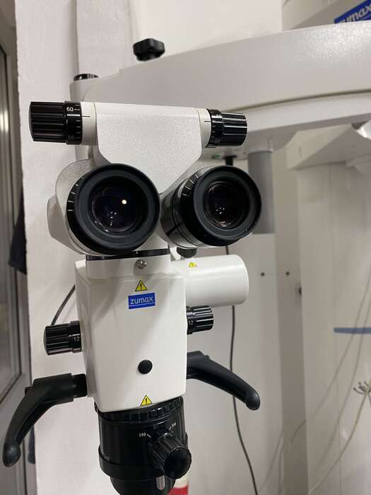 Мікроскоп Zumax OMS 2350 Поворотний бінокуляр 0-180 градусів Led-світло Комплектація VarioDist об єктивом до 190 - 300 Zooble.com.ua