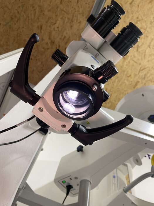 Мікроскоп Zumax OMS 2350 Поворотний бінокуляр 0-180 градусів Led-світло Комплектація VarioDist об єктивом до 190 - 300 Zooble.com.ua