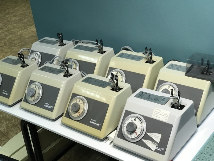 Міксер для всіх видів склоіномерних капсул! Також дивіться інші мої оголошення! Zooble.com.ua