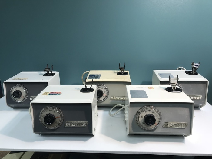 Міксер для всіх видів склоіномерних капсул. в наявності багато штук, гарний стан. Zooble.com.ua