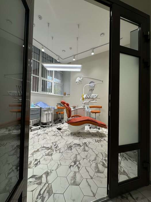 На 1 крісло. Київ, Печерський. Власне приміщ.: холл, кабінет, стериліз, wc, кімн. відпоч. З обладн. 2023р.в. Або оренда Zooble.com.ua