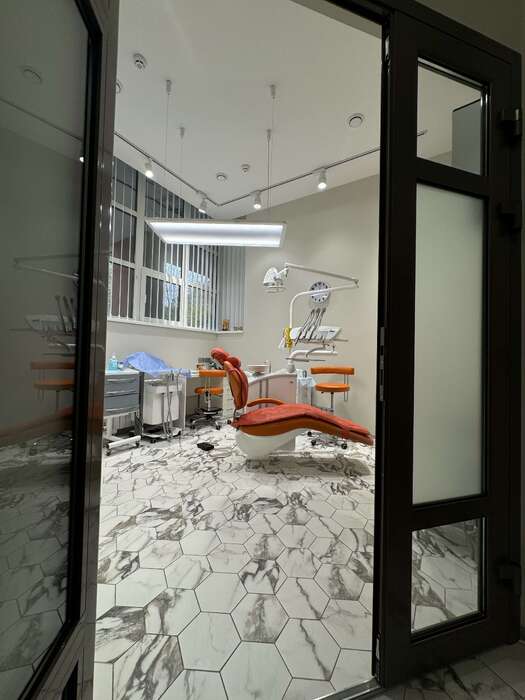 На 1 крісло. Київ, Печерський. Власне приміщення. холл, кабінет, стериліз-а, wc, кімн. відпоч. З обладн. 2023р.в. Zooble.com.ua