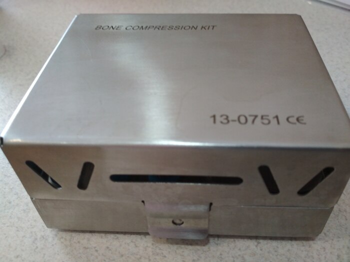 Набір для розщеплення кістки. Стан нового. Користувався два рази. Продаю, маю іншу систему. Zooble.com.ua