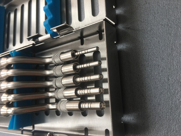 Набір остеотомів, в касеті для стерилізації. Виробництва китай. Zooble.com.ua