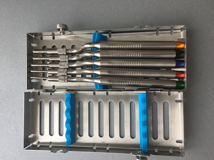 Набір остеотомів, в касеті для стерилізації. Виробництва китай. Zooble.com.ua