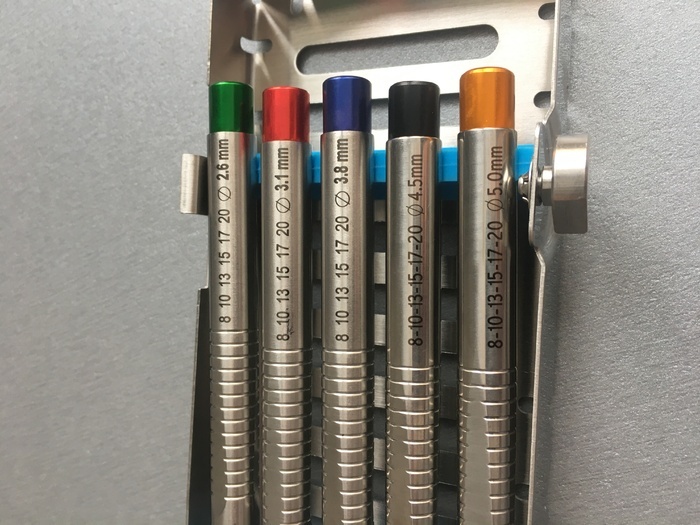 Набір остеотомів, в касеті для стерилізації. Виробництва китай. Zooble.com.ua