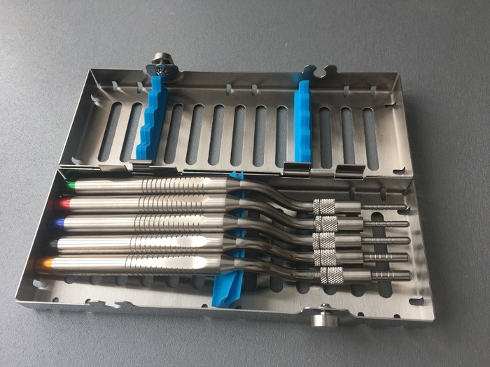 Набір остеотомів, в касеті для стерилізації. Виробництва китай. Zooble.com.ua