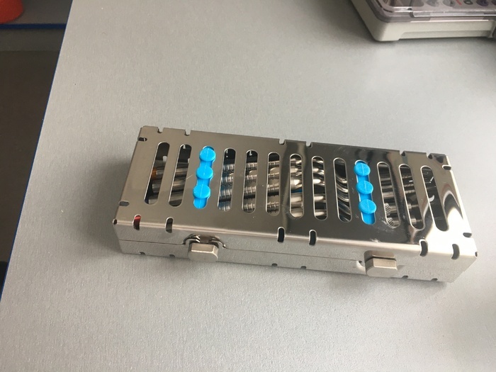 Набір остеотомів, в касеті для стерилізації. Виробництва китай. Zooble.com.ua