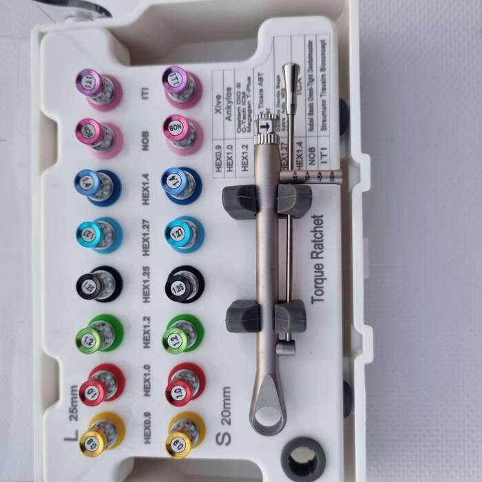 Набір викруток для гвинтів усіх систем імплантів16шт +динамометричний ключ 10-70Ncm Zooble.com.ua