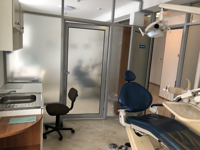Нова стоматологічна клініка White в Ужгороді здає обладнаний кабінет в людному місці Zooble.com.ua