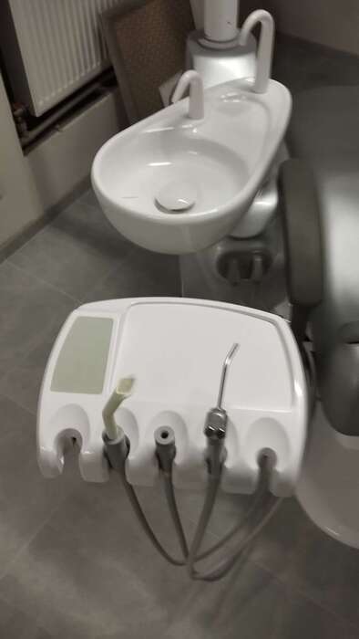 Нова Стоматологічна установка Ajax J10 Був монтаж і демонтаж. В експлуатації не була.В наявності всі документи+стілець. Zooble.com.ua