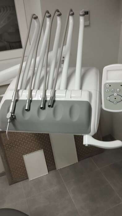 Нова Стоматологічна установка Ajax J10 Був монтаж і демонтаж. В експлуатації не була.В наявності всі документи+стілець. Zooble.com.ua