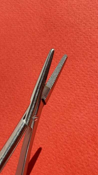 Нові V. Mueller CASTROVIEJO TC 18см Ціна 155€ AESCULAP CASTROVIEJO TC 18см Ціна 150€ Ціна за комплект! 260€ ! Акція !!! Zooble.com.ua