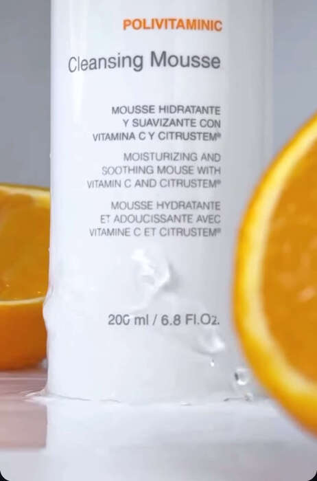 Очичущуючий вітамізований мус ANUBIS на складі для догляду за шкірою обличчя! Zooble.com.ua