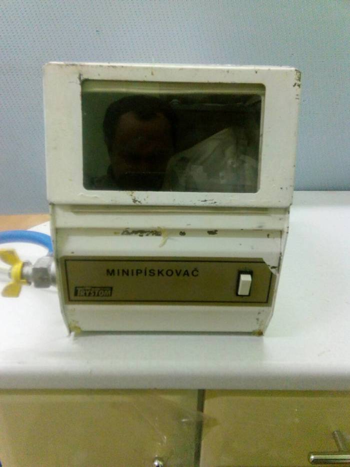 Пескоструйный зуботехнический аппарат с рециркуляцией Minipiskovac (TRYSTOM, Чехия) Zooble.com.ua